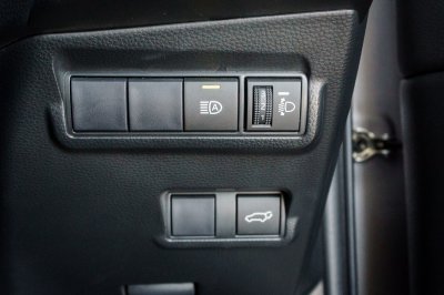 TOYOTA COROLLA CROSS 1.8 HYBRID PREMIUM SAFETY ปี2021 (1ขษ4442)