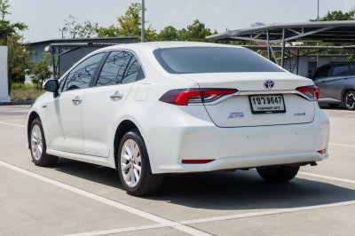 TOYOTA ALTIS 1.8 HV ENTRY AT ปี 2021 (1ขว9647)