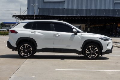 TOYOTA COROLLA CROSS 1.8 HEV PREMIUM LUXURY ปี2024 (ชุดจดป้ายแดง)