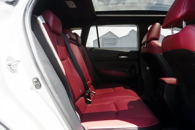 TOYOTA COROLLA CROSS 1.8 HEV PREMIUM LUXURY ปี2024 (ชุดจดป้ายแดง)