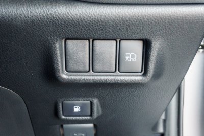 TOYOTA CH-R 1.8 HV HI AT ปี 2018 (7กญ3633)