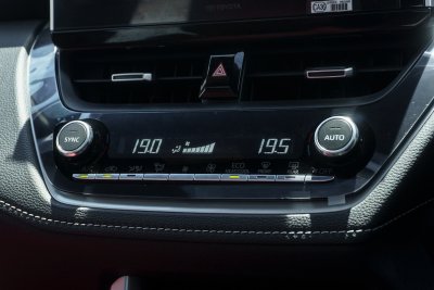 TOYOTA COROLLA CROSS 1.8 HEV PREMIUM LUXURY ปี2024 (ชุดจดป้ายแดง)