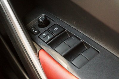 TOYOTA COROLLA CROSS 1.8 HEV PREMIUM LUXURY ปี2024 (ชุดจดป้ายแดง)