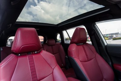 TOYOTA COROLLA CROSS 1.8 HEV PREMIUM LUXURY ปี2024 (ชุดจดป้ายแดง)