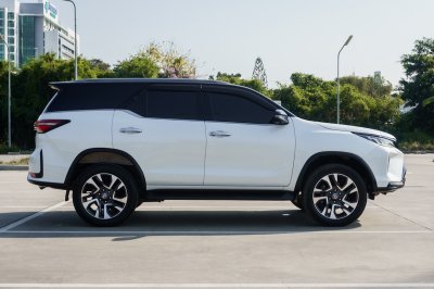 TOYOTA FORTUNER 2.4 LEGENDER ปี2022 จด2023 (3ขย1559)