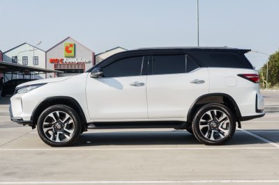 TOYOTA FORTUNER 2.4 LEGENDER ปี2022 จด2023 (3ขย1559)