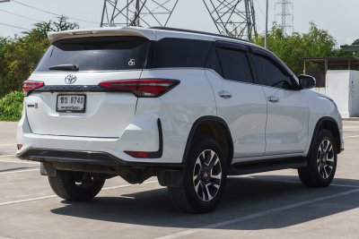 TOYOTA FORTUNER 2.4 LEADER V ปี2022 (ขข8740)