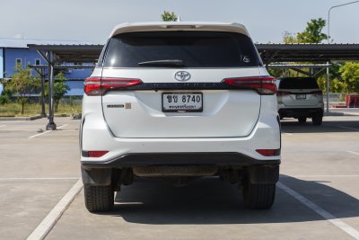 TOYOTA FORTUNER 2.4 LEADER V ปี2022 (ขข8740)