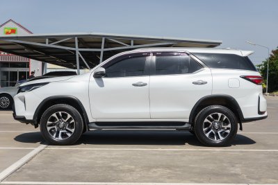 TOYOTA FORTUNER 2.4 LEADER V ปี2022 (ขข8740)