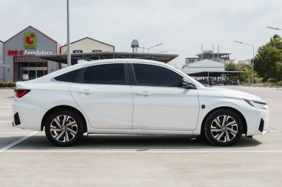 TOYOTA YARIS ATIV 1.2 PREMIUM LUXURY ปี2022 (4ขด6392)