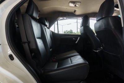 TOYOTA FORTUNER 2.4 LEADER V ปี2022 (ขข8740)