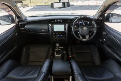 TOYOTA FORTUNER 2.4 LEADER V ปี2022 (ขข8740)