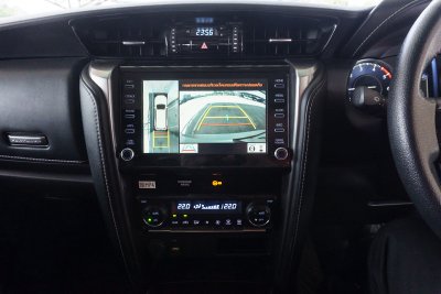 TOYOTA FORTUNER 2.4 LEADER V ปี2022 (ขข8740)