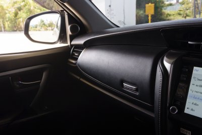 TOYOTA FORTUNER 2.4 LEADER V ปี2022 (ขข8740)