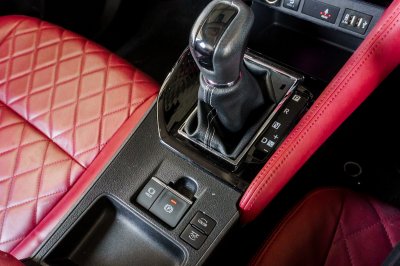 TOYOTA YARIS ATIV 1.2 PREMIUM LUXURY ปี2022 (4ขด6392)