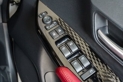 TOYOTA YARIS ATIV 1.2 PREMIUM LUXURY ปี2022 (4ขด6392)