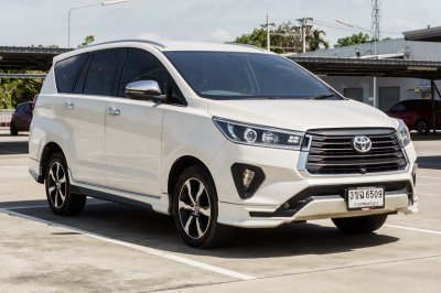 TOYOTA INNOVA 2.8 CRYSTA PREMIUM ปี2022 (3ขฉ6509)