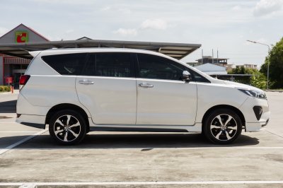 TOYOTA INNOVA 2.8 CRYSTA PREMIUM ปี2022 (3ขฉ6509)