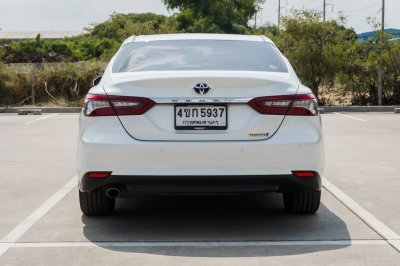 TOYOTA CAMRY 2.5 HEV PREMIUM ปี2022 จด2023 (4ขก5937)