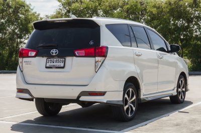 TOYOTA INNOVA 2.8 CRYSTA PREMIUM ปี2022 (3ขฉ6509)