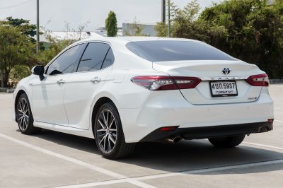 TOYOTA CAMRY 2.5 HEV PREMIUM ปี2022 จด2023 (4ขก5937)