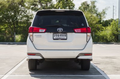 TOYOTA INNOVA 2.8 CRYSTA PREMIUM ปี2022 (3ขฉ6509)