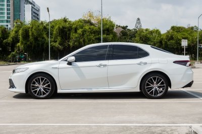 TOYOTA CAMRY 2.5 HEV PREMIUM ปี2022 จด2023 (4ขก5937)