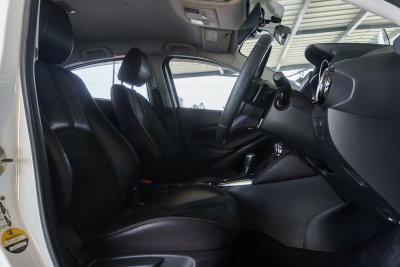 MAZDA 2 1.5 SPORT HIGH PLUS AT ปี 2017 (6กว4294)