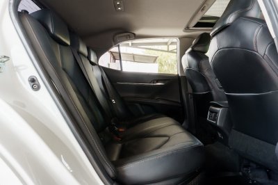 TOYOTA CAMRY 2.5 HEV PREMIUM ปี2022 จด2023 (4ขก5937)