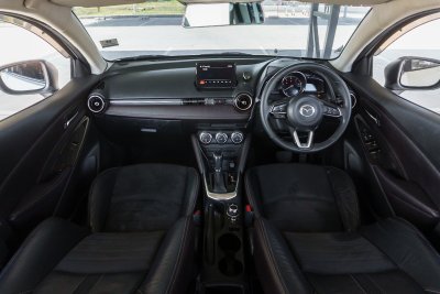 MAZDA 2 1.5 SPORT HIGH PLUS AT ปี 2017 (6กว4294)