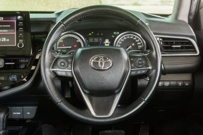 TOYOTA CAMRY 2.5 HEV PREMIUM ปี2022 จด2023 (4ขก5937)