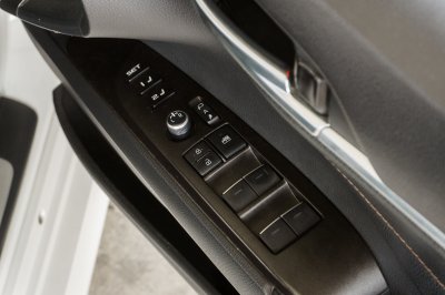 TOYOTA CAMRY 2.5 HEV PREMIUM ปี2022 จด2023 (4ขก5937)