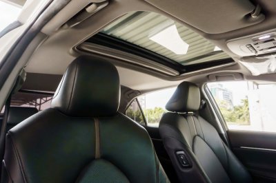 TOYOTA CAMRY 2.5 HEV PREMIUM ปี2022 จด2023 (4ขก5937)