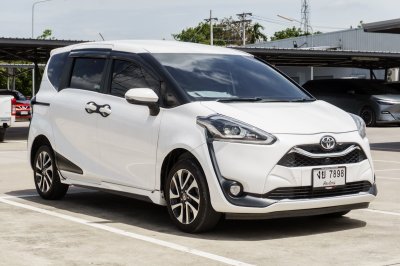 TOYOTA SIENTA 1.5 V ปี2019 (งย7898)
