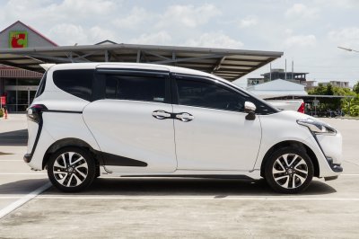 TOYOTA SIENTA 1.5 V ปี2019 (งย7898)