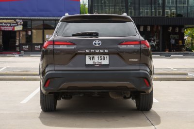 TOYOTA COROLLA CROSS 1.8 HYBRID PREMIUM SAFETY ปี2020 จด2021 (จท1581)