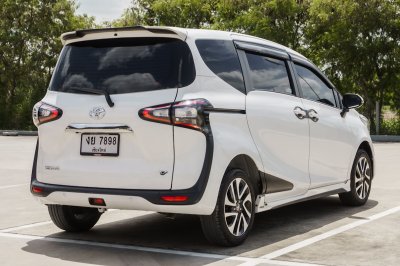 TOYOTA SIENTA 1.5 V ปี2019 (งย7898)