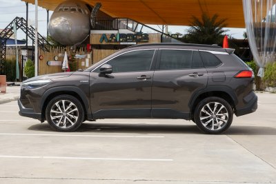 TOYOTA COROLLA CROSS 1.8 HYBRID PREMIUM SAFETY ปี2020 จด2021 (จท1581)