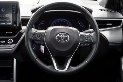 TOYOTA COROLLA CROSS 1.8 HYBRID PREMIUM SAFETY ปี2020 จด2021 (จท1581)