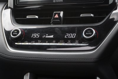 TOYOTA COROLLA CROSS 1.8 HYBRID PREMIUM SAFETY ปี2020 จด2021 (จท1581)