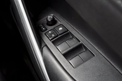 TOYOTA COROLLA CROSS 1.8 HYBRID PREMIUM SAFETY ปี2020 จด2021 (จท1581)