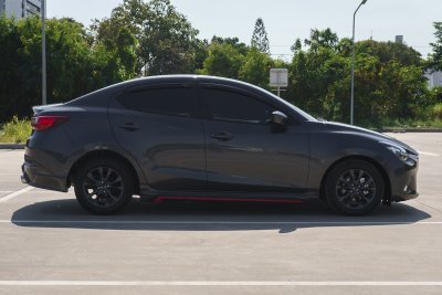 MAZDA 2 1.3 HIGH CONNECT ปี2017 (ขร9241)