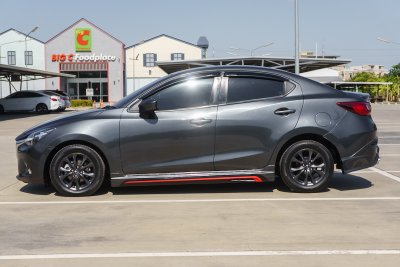 MAZDA 2 1.3 HIGH CONNECT ปี2017 (ขร9241)