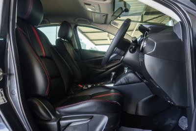 MAZDA 2 1.3 HIGH CONNECT ปี2017 (ขร9241)