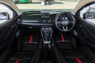 MAZDA 2 1.3 HIGH CONNECT ปี2017 (ขร9241)