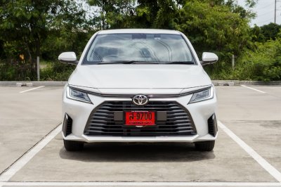 TOYOTA YARIS ATIV 1.5 HEV PREMIUM AT ปี 2025 (ส-9700)