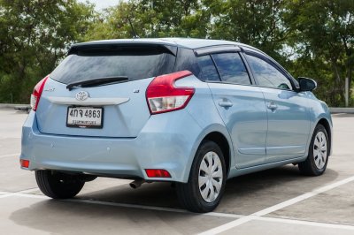 TOYOTA YARIS 1.2 E AT ปี 2015 (4กจ4863)