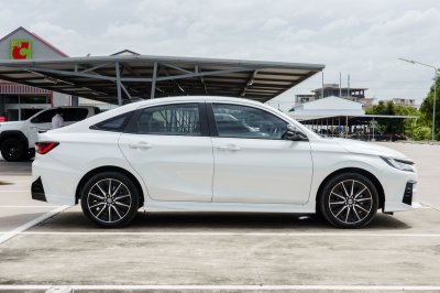 TOYOTA YARIS ATIV 1.5 HEV GR SPORT AT ปี 2025 (ภ-4264)