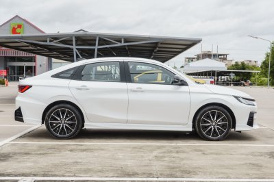 TOYOTA YARIS ATIV 1.5 HEV GR SPORT AT ปี 2025 (ฆ-6543)