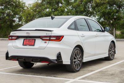 TOYOTA YARIS ATIV 1.5 HEV GR SPORT AT ปี 2025 (ฆ-6543)